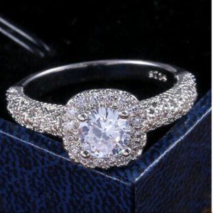 NEW 925 Sterling Silver Beautiful Ring